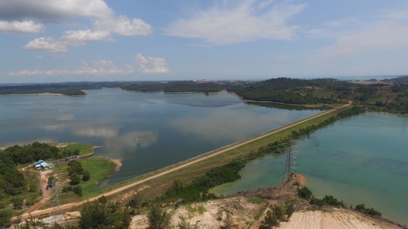 Dam Duriangkang yang menjadi sumber air baku andalan Pulau Batam. Air baku Dam Duriangkang diolah untuk memenuhi 70 persen kebutuhan air bersih di Batam.