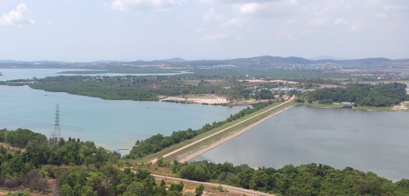 Air baku di Dam Duriangkang. 