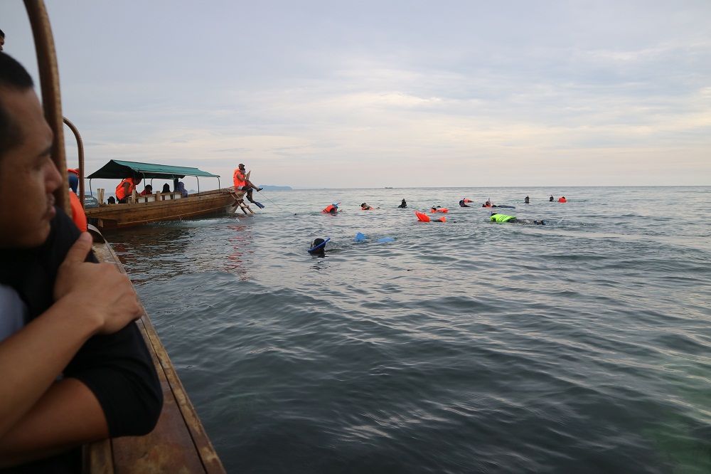 Dok Pri/Suasana snorkeling di perairan Pulau Abang.