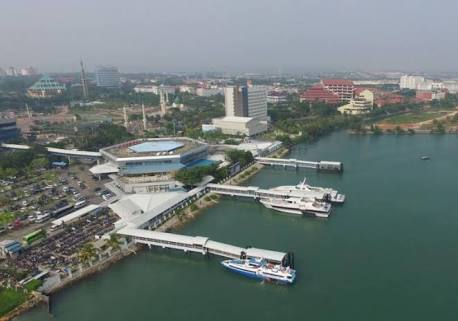 Pelabuhan Ferry Internasional Batamcentre, Batam.