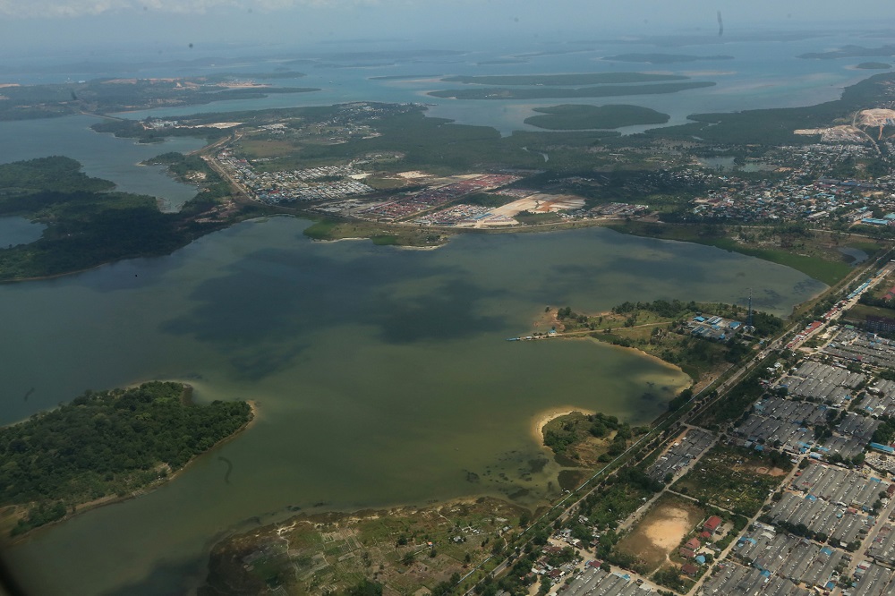 Dam Duriangkang diambil dari udara, Minggu (1 Maret 2015). Dam yang selesai dibangun pada tahun 2000 ini memiliki kapasitas penyimpanan air sebanyak 13.147.000 meter perkubik. | Dokumentasi ATB