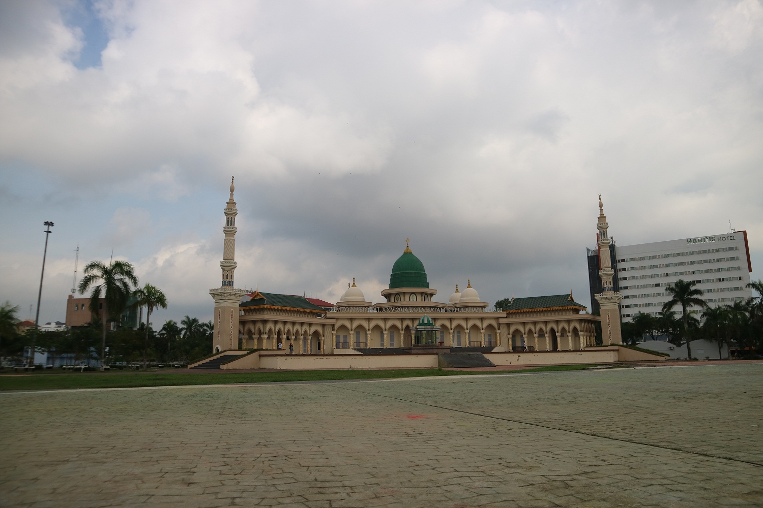Menyusuri Replika Masjid Nabawi di Batam
