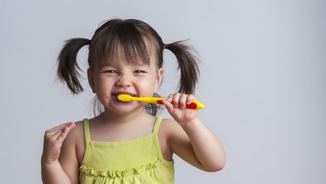 Ini Cara Agar Si Kecil Semangat Menyikat Gigi